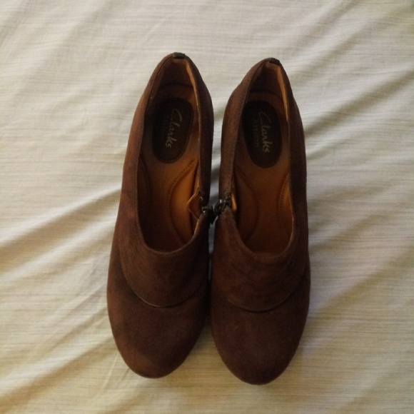 Clarks Shoes - Very nice brown Clark heels